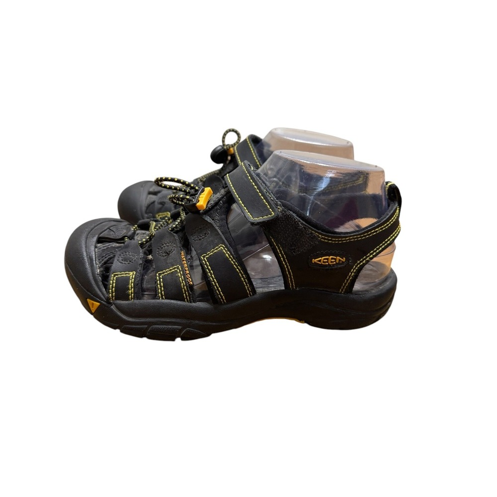 Keen Black Closed Toe Hiking Sandals Unisex Y4 Waterproof/washable Lake River